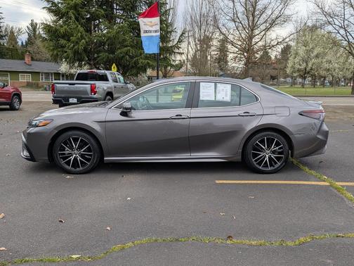 2022 Toyota Camry SE