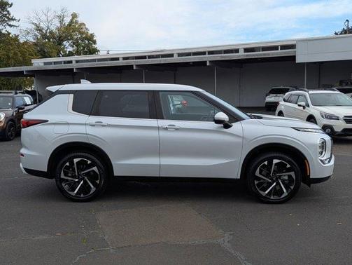 2024 Mitsubishi Outlander SE Black Edition