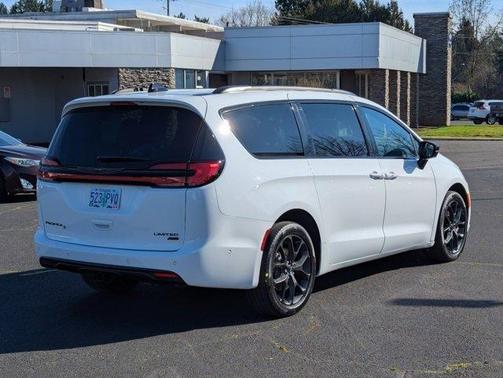 2023 Chrysler Pacifica Limited