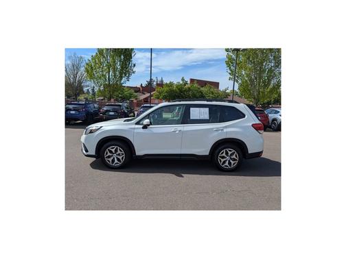 Crystal White Pearl 2024 Subaru Forester Premium