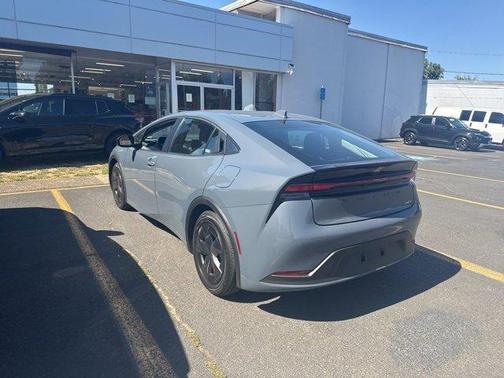 2025 Toyota Prius LE