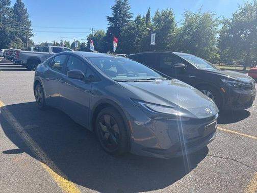 2025 Toyota Prius LE