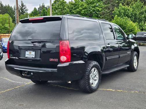 2011 GMC Yukon XL SLE