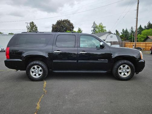 2011 GMC Yukon XL SLE