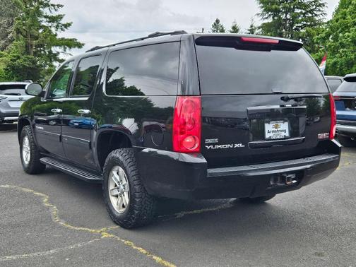 2011 GMC Yukon XL SLE
