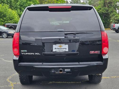 2011 GMC Yukon XL SLE