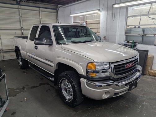 2005 GMC Sierra 2500 SLT