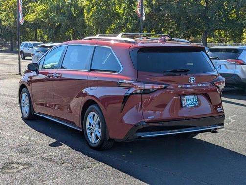 2023 Toyota Sienna Limited