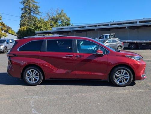2023 Toyota Sienna Limited