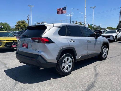 2022 Toyota RAV4 LE