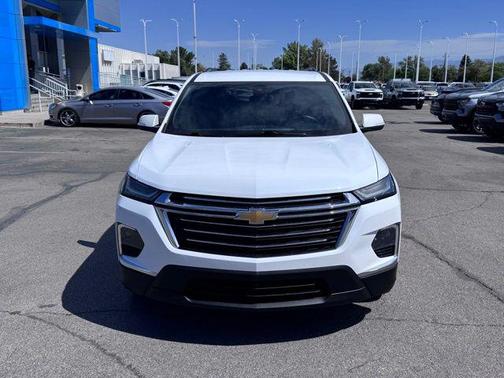 Summit White 2023 Chevrolet Traverse LT Cloth
