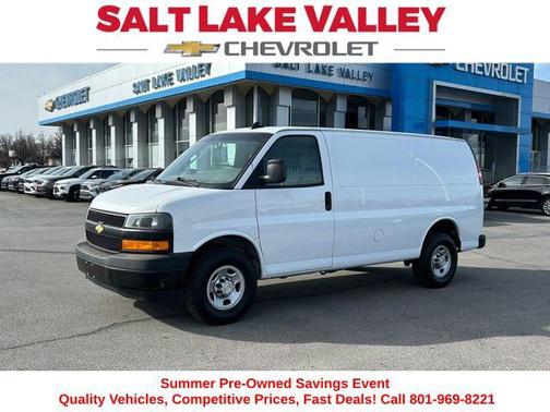 Summit White 2022 Chevrolet Express 3500 RWD 3500 Regular Wheelbase WT