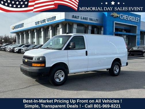 Summit White 2022 Chevrolet Express 3500 RWD 3500 Regular Wheelbase WT