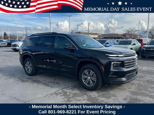 Mosaic Black Metallic 2025 Chevrolet Traverse LT