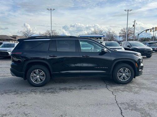 Mosaic Black Metallic 2025 Chevrolet Traverse LT