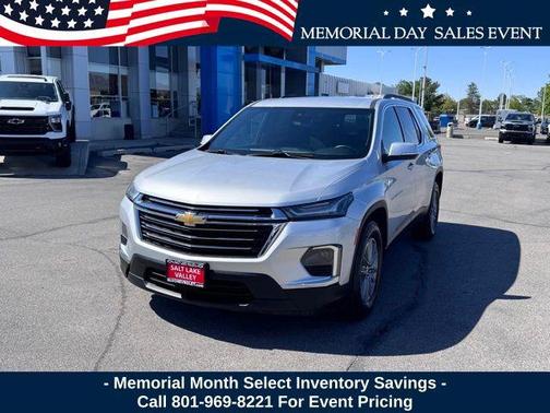 Silver Ice Metallic 2022 Chevrolet Traverse LT Cloth
