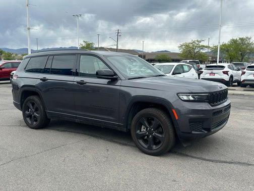 Baltic Gray Metallic Clearcoat 2023 Jeep Grand Cherokee L Altitude