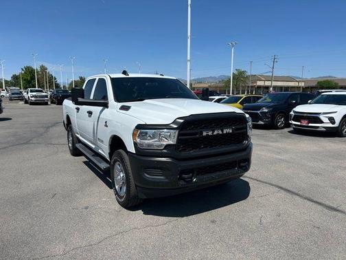2022 RAM 2500 Tradesman Crew Cab 4x4 6'4' Box
