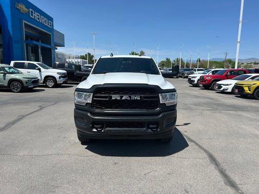 2022 RAM 2500 Tradesman Crew Cab 4x4 6'4' Box