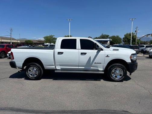 2022 RAM 2500 Tradesman Crew Cab 4x4 6'4' Box