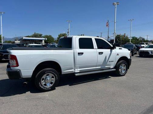 2022 RAM 2500 Tradesman Crew Cab 4x4 6'4' Box