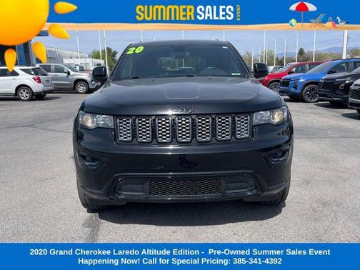Diamond Black Crystal Pearlcoat 2020 Jeep Grand Cherokee Altitude