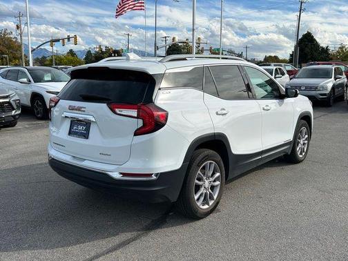 2023 GMC Terrain SLT
