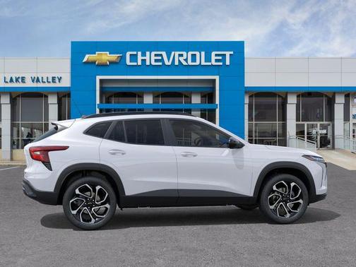 Summit White 2026 Chevrolet Trax FWD 2RS