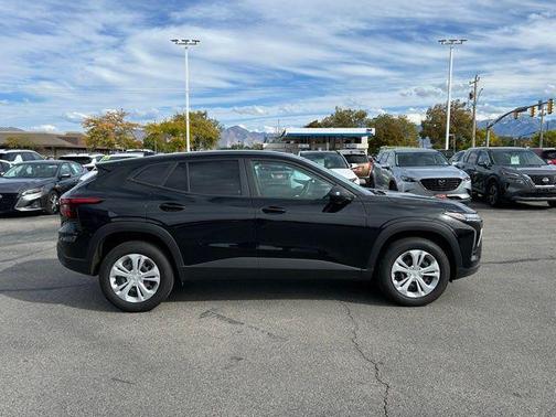2025 Chevrolet Trax LS