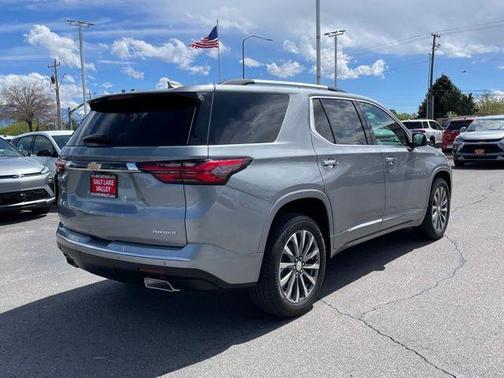 Sterling Gray Metallic 2023 Chevrolet Traverse Premier