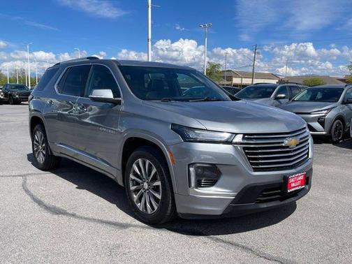 Sterling Gray Metallic 2023 Chevrolet Traverse Premier