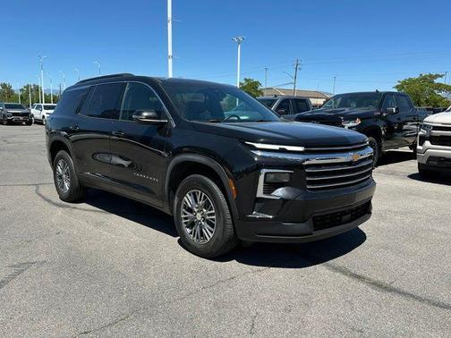 Mosaic Black Metallic 2024 Chevrolet Traverse LT