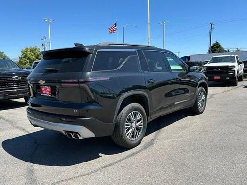 Mosaic Black Metallic 2024 Chevrolet Traverse LT