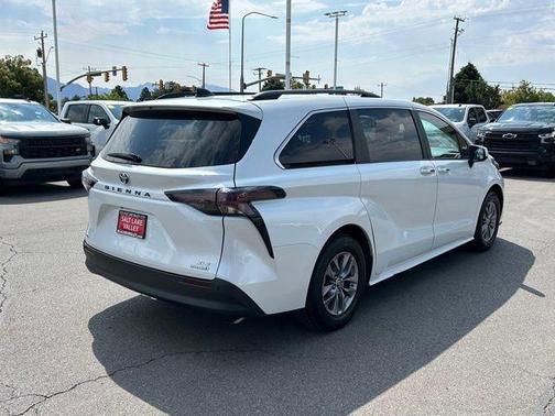 2023 Toyota Sienna XLE 7 Passenger