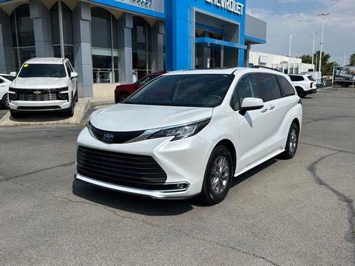 2023 Toyota Sienna XLE 7 Passenger