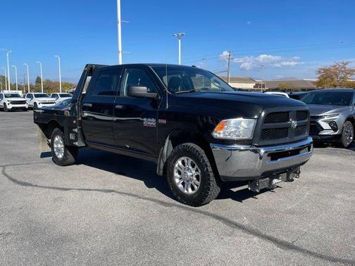 2017 RAM 2500 Tradesman Crew Cab 4x4 6'4' Box