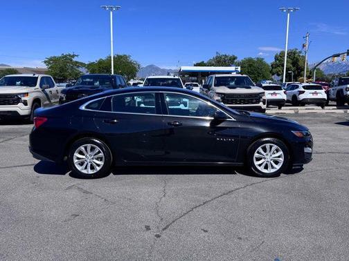 Mosaic Black Metallic 2023 Chevrolet Malibu FWD 1LT