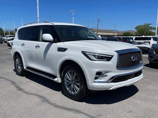 2023 INFINITI QX80 Luxe