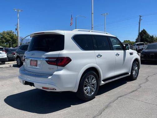 2023 INFINITI QX80 Luxe