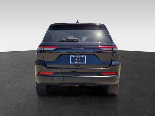 Diamond Black Crystal Pearlcoat 2023 Jeep Grand Cherokee Limited