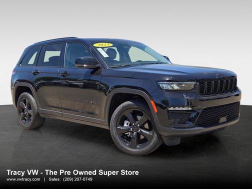 Diamond Black Crystal Pearlcoat 2023 Jeep Grand Cherokee Limited