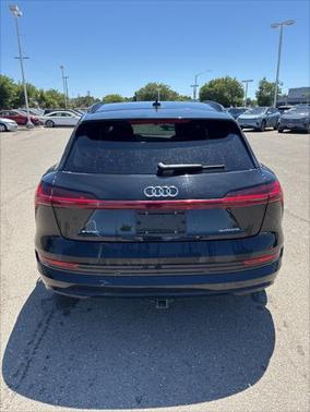 2021 Audi e-tron Prestige