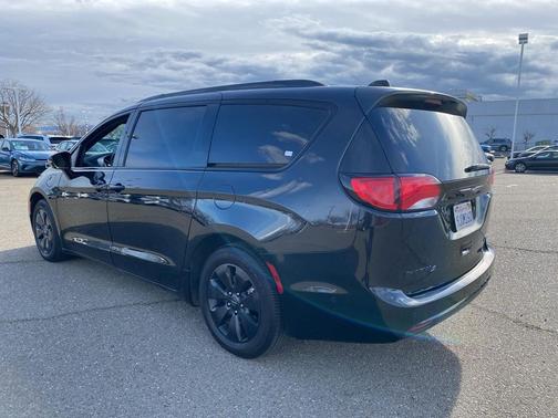 2020 Chrysler Pacifica Hybrid Limited