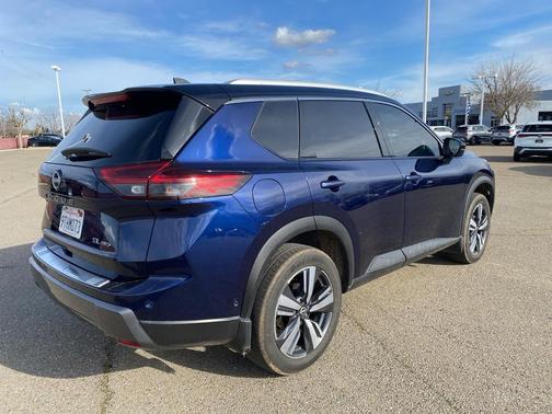 2025 Nissan Rogue SL