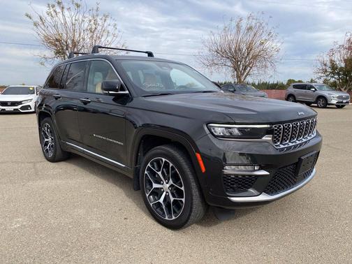 Rocky Mountain Pearlcoat 2023 Jeep Grand Cherokee Summit