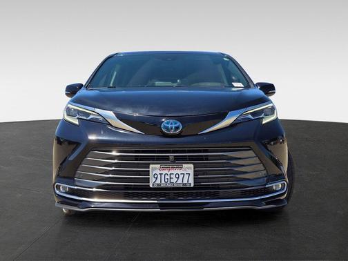 Midnight Black Metallic 2022 Toyota Sienna Platinum