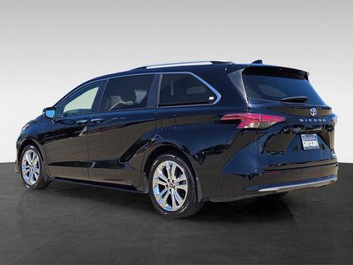 Midnight Black Metallic 2022 Toyota Sienna Platinum