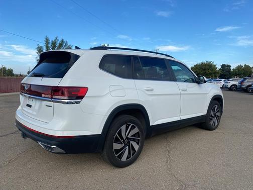 2024 Volkswagen Atlas 2.0T SE w/Technology 4MOTION