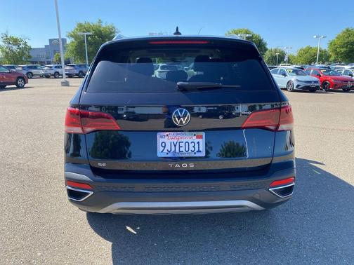 Deep Black 2023 Volkswagen Taos 1.5T SE