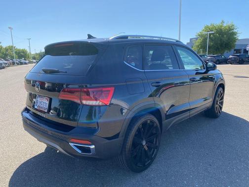 Deep Black 2023 Volkswagen Taos 1.5T SE